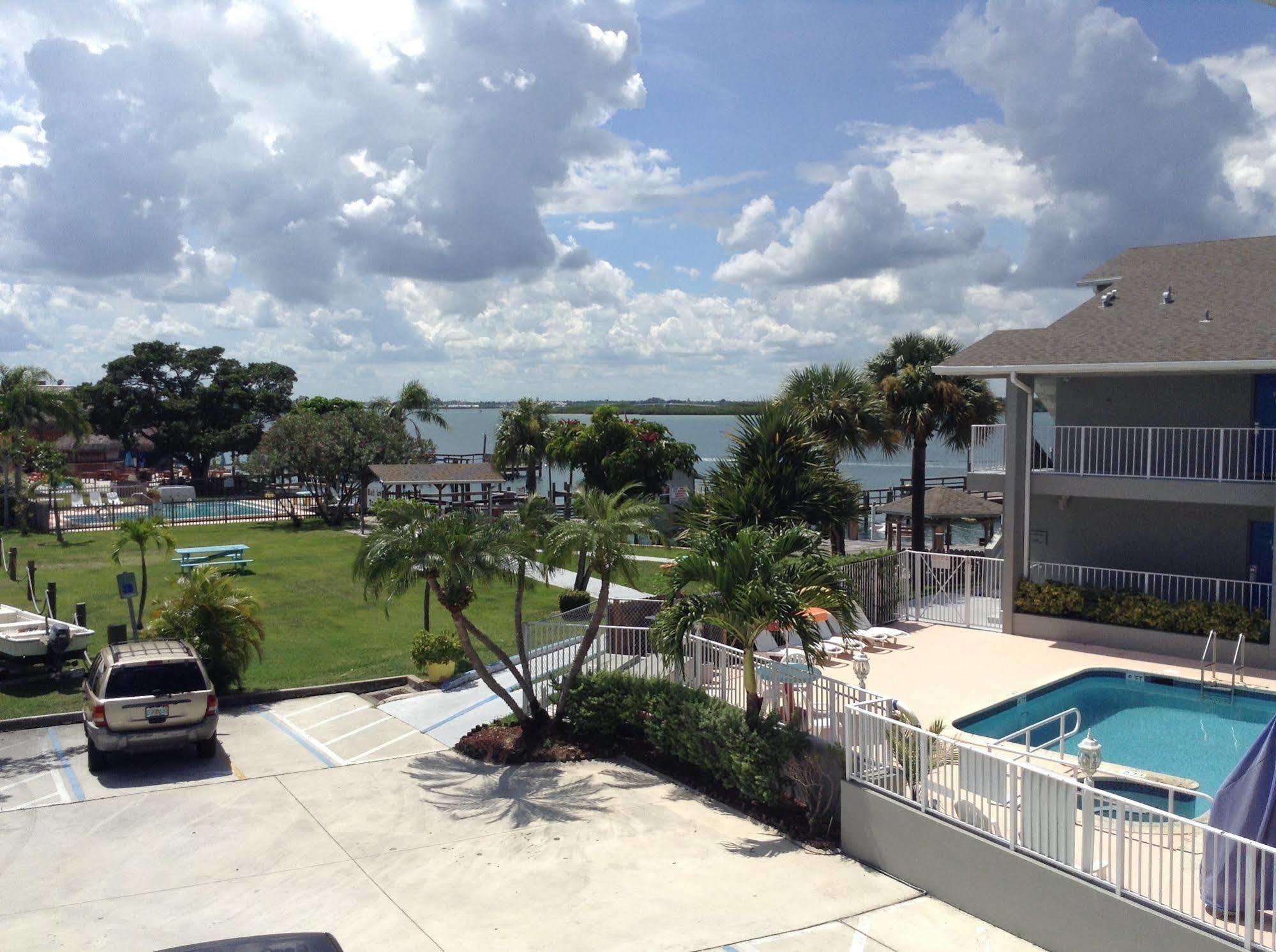 Dockside Inn & Resort Fort Pierce Exterior foto